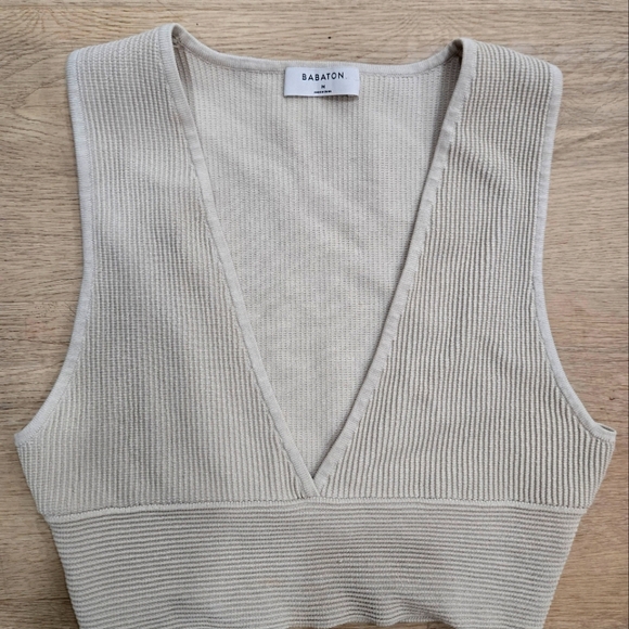 Aritzia Babaton Sculpt Knit Deep V Crop Tank - Picture 2 of 2